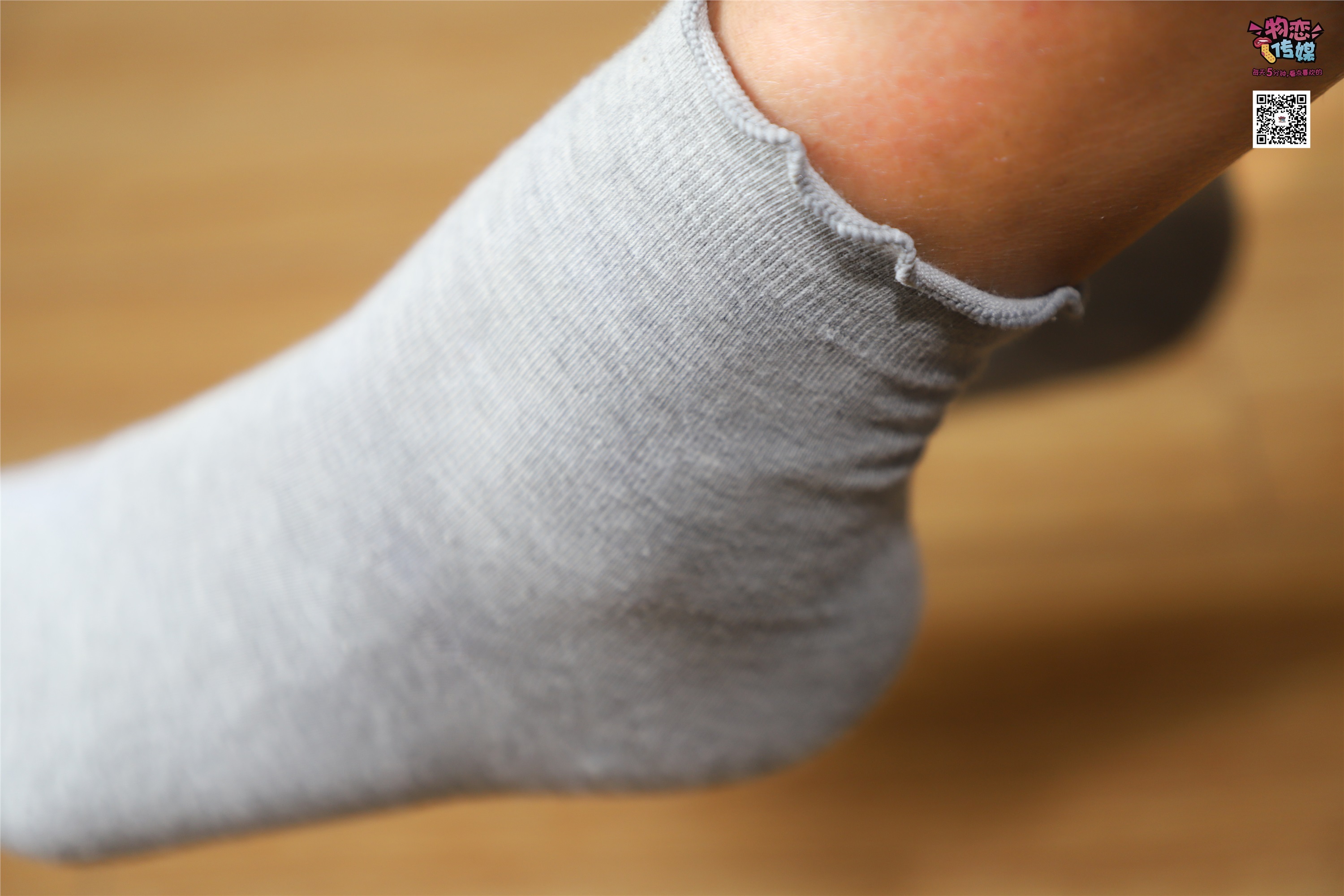 物恋传媒 No.005 JK制服高中小姐姐，棉袜加丝袜